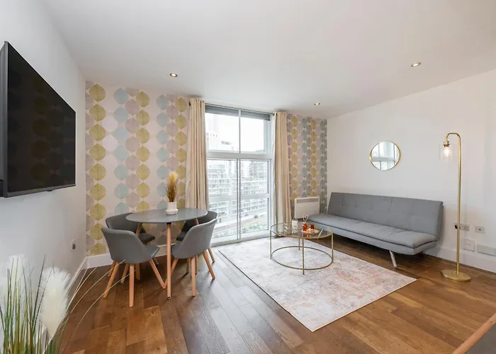 Stylish 2 Bedroom Apartment In Chelsea By Battersea Park With Ac