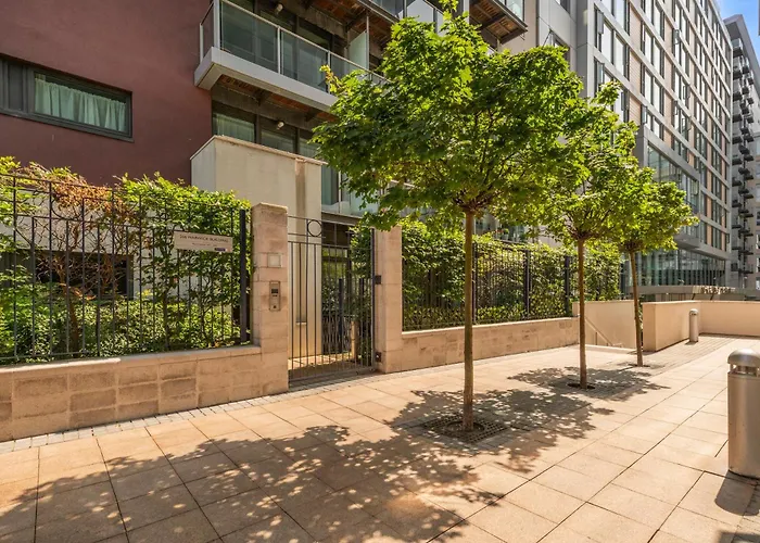 Stylish 2 Bedroom Apartment In Chelsea By Battersea Park With Ac