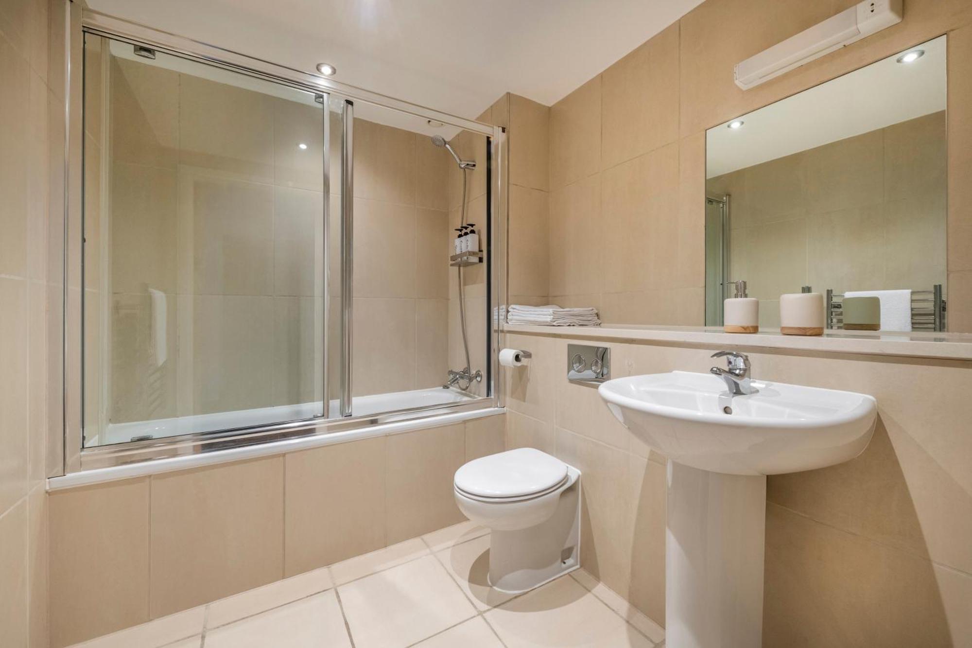 Апартаменты Stylish 2 Bedroom In Chelsea By Battersea Park With Ac Лондон