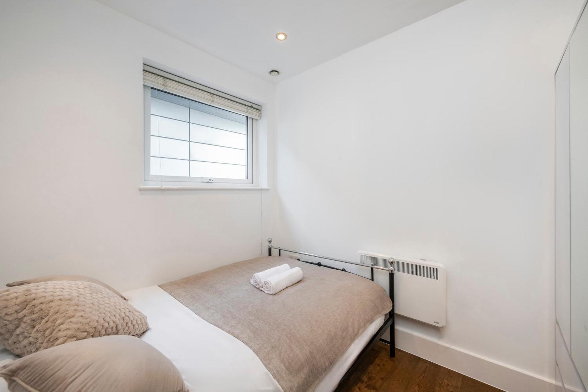 Stylish 2 Bedroom In Chelsea By Battersea Park With Ac Лондон