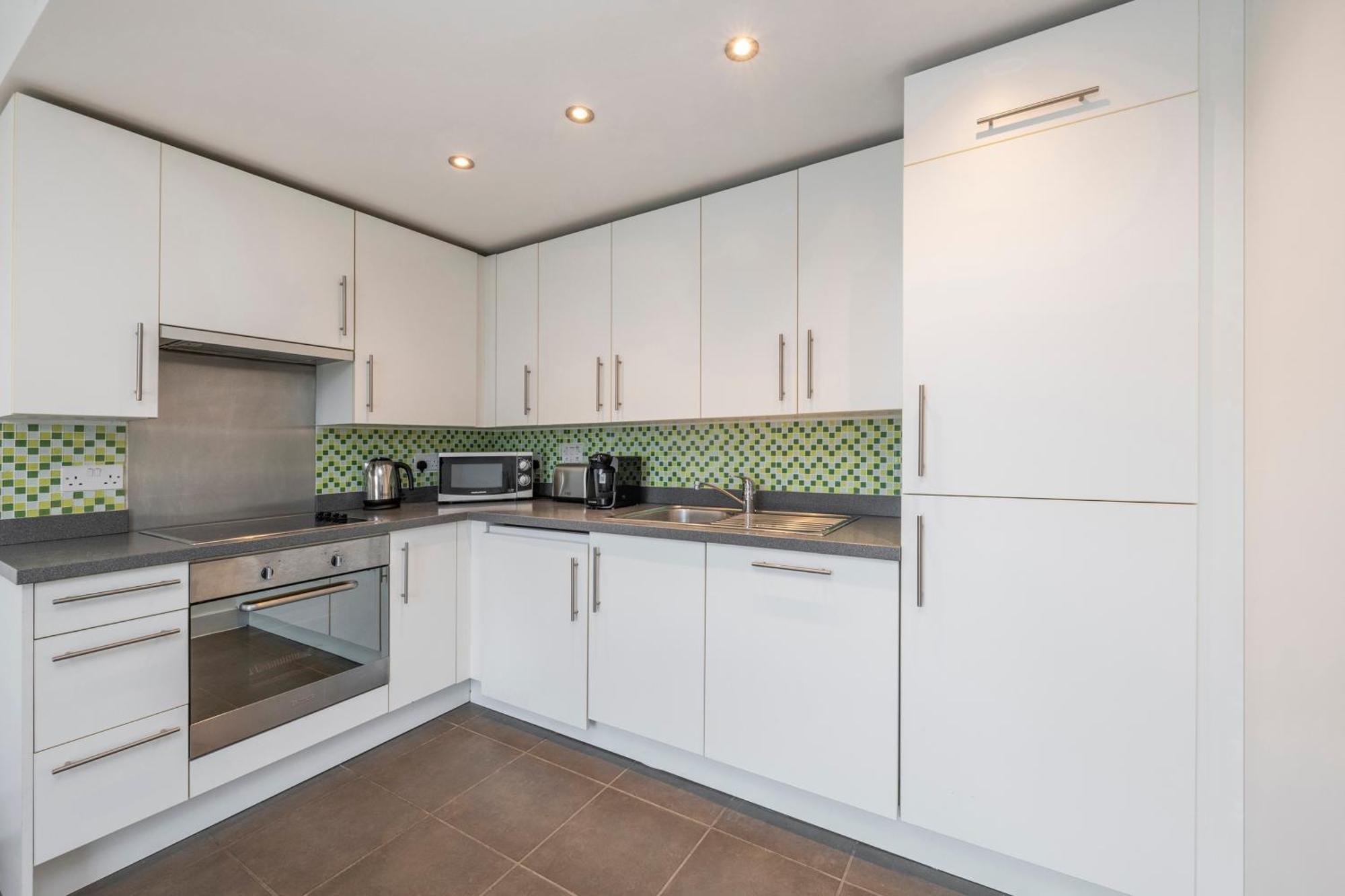 Stylish 2 Bedroom In Chelsea By Battersea Park With Ac Лондон